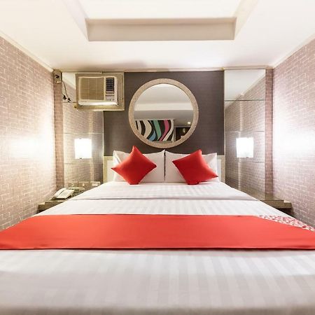 Отель Oyo 191 Paradise Apartelle Манила Экстерьер фото