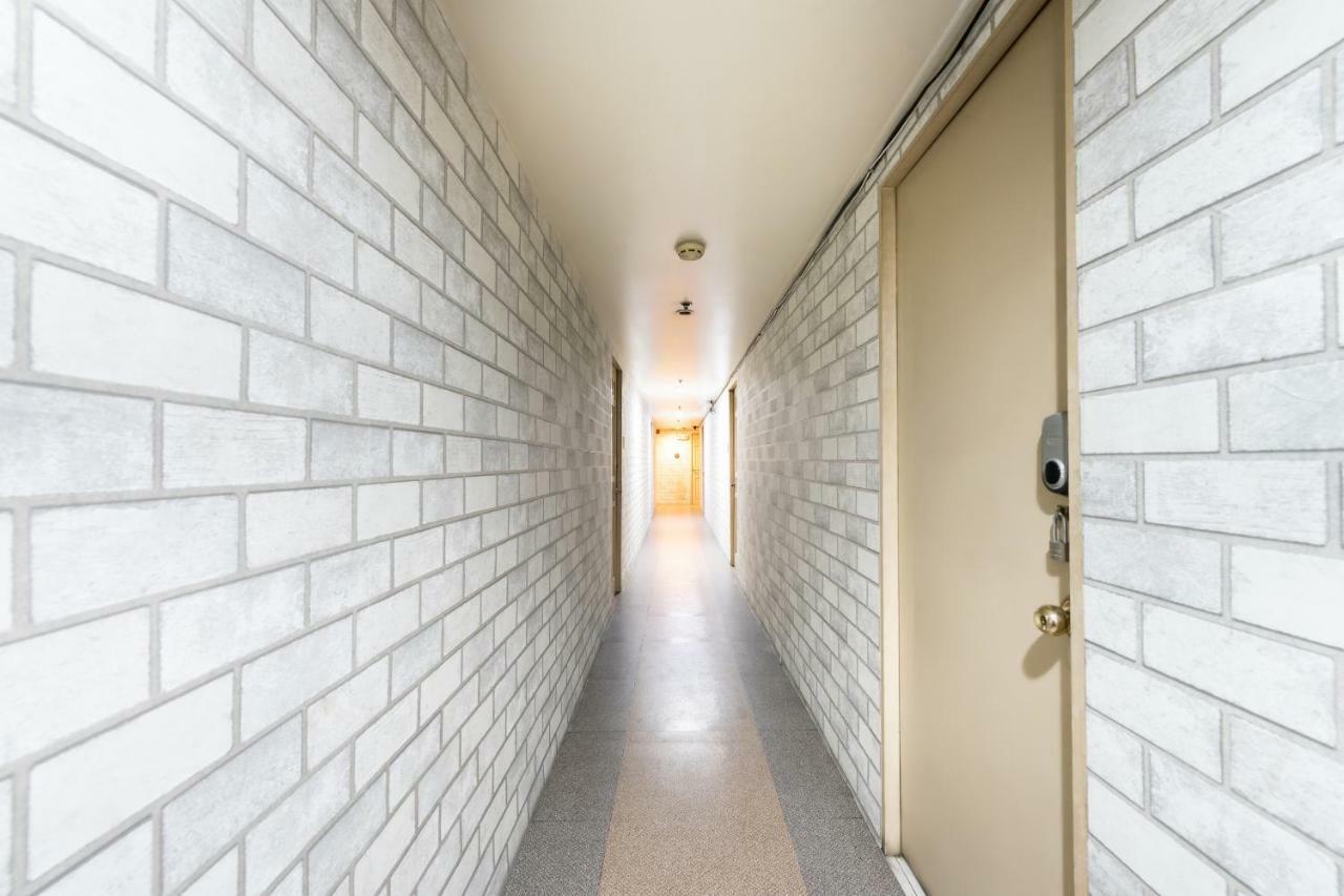 Отель Oyo 191 Paradise Apartelle Манила Экстерьер фото