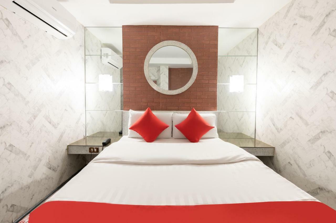 Отель Oyo 191 Paradise Apartelle Манила Экстерьер фото
