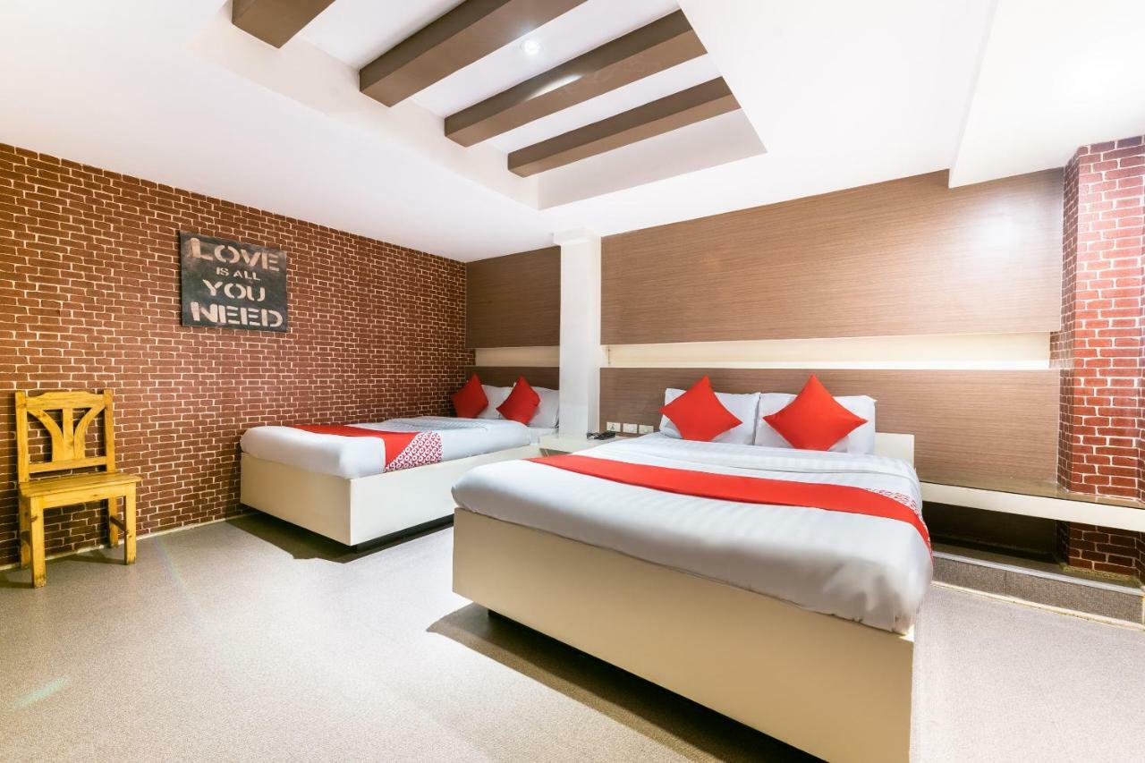 Отель Oyo 191 Paradise Apartelle Манила Экстерьер фото