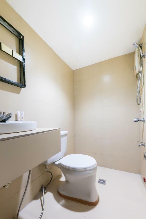 Отель Oyo 191 Paradise Apartelle Манила Экстерьер фото