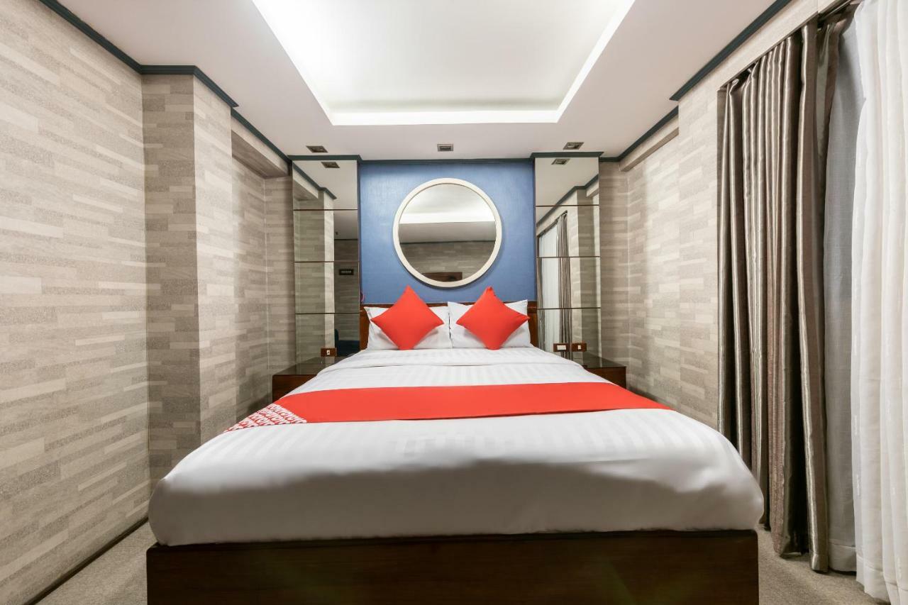 Отель Oyo 191 Paradise Apartelle Манила Экстерьер фото