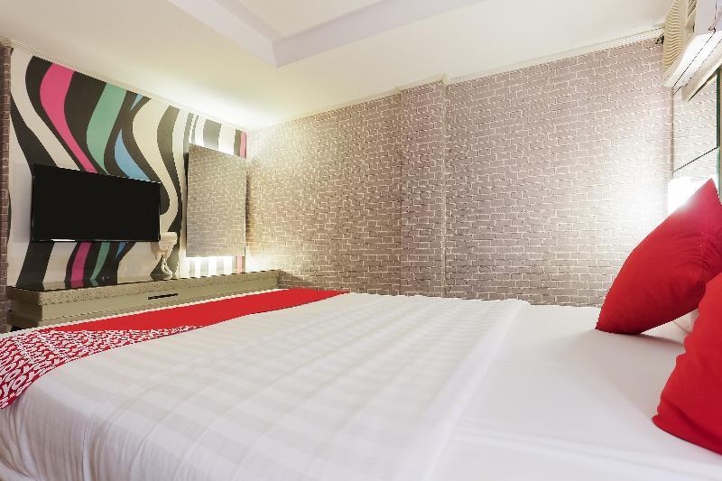 Отель Oyo 191 Paradise Apartelle Манила Экстерьер фото